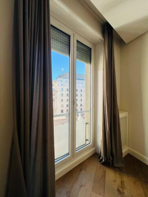 Piazza Affari Apartment - City Center Милан Экстерьер фото